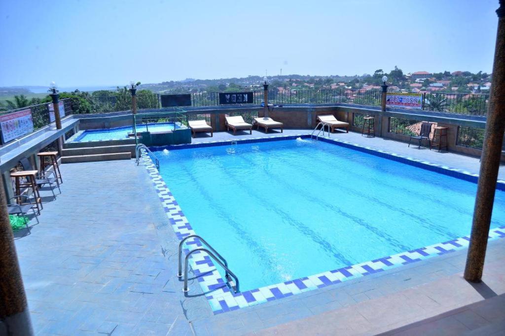 Keba Xpress Hotel - เอนเทบเบ้ ภายนอก รูปภาพ