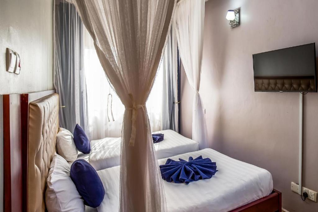 Keba Xpress Hotel - เอนเทบเบ้ ภายนอก รูปภาพ