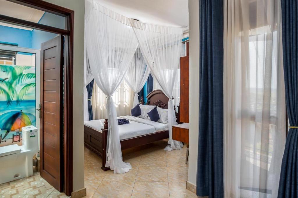 Keba Xpress Hotel - เอนเทบเบ้ ภายนอก รูปภาพ